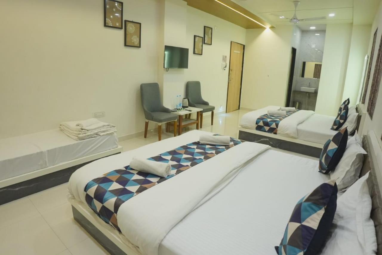 Hotel Ayodhya Virpur Kültér fotó