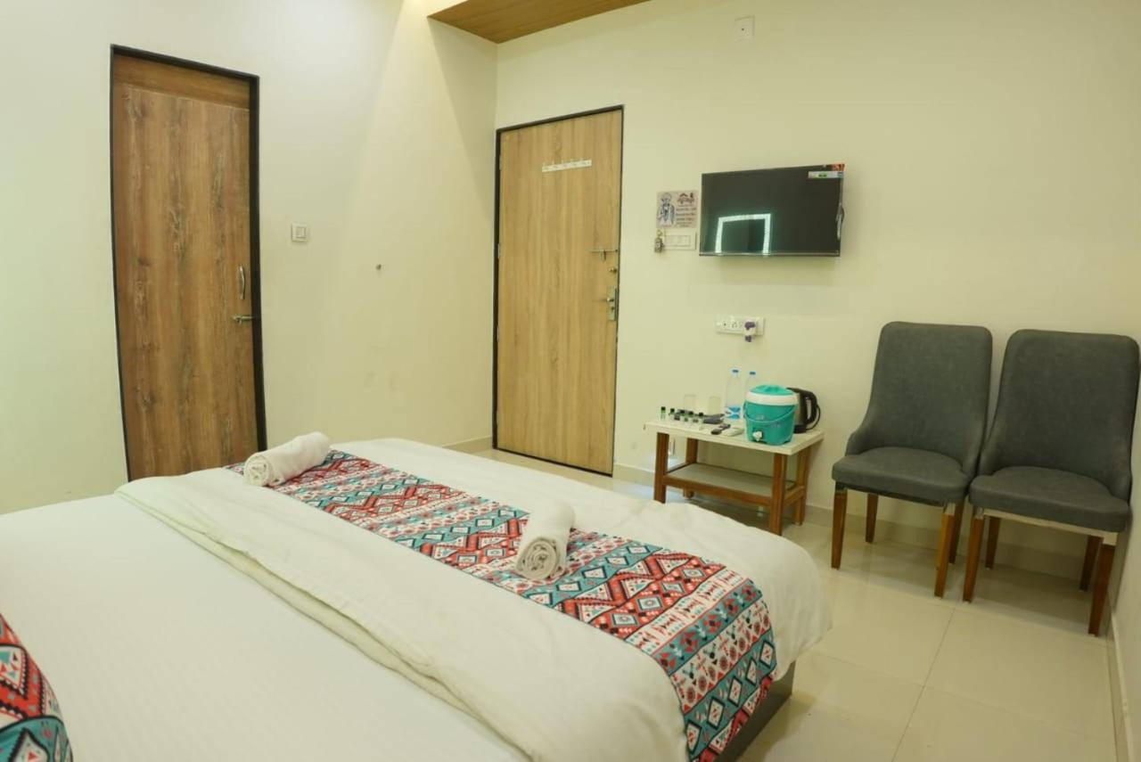 Hotel Ayodhya Virpur Kültér fotó