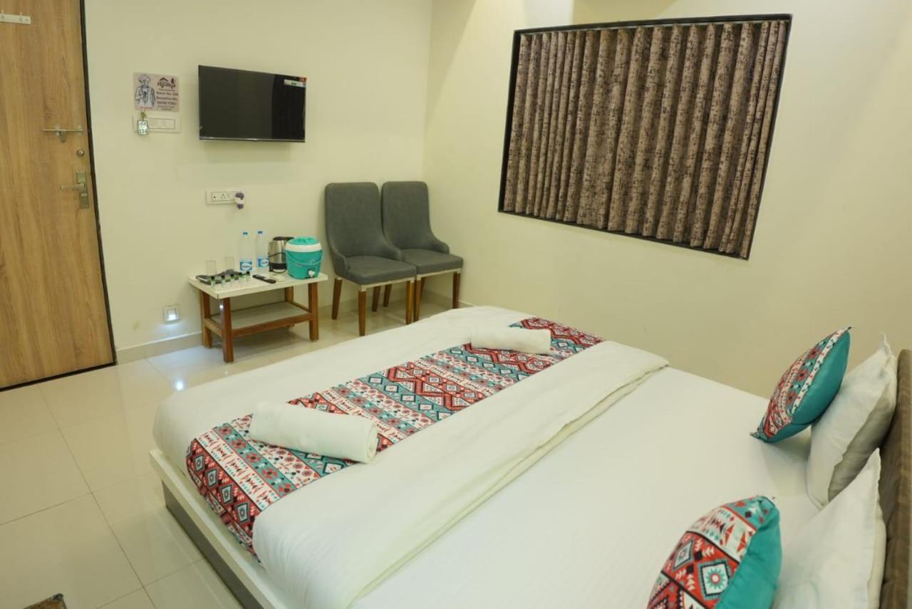 Hotel Ayodhya Virpur Kültér fotó