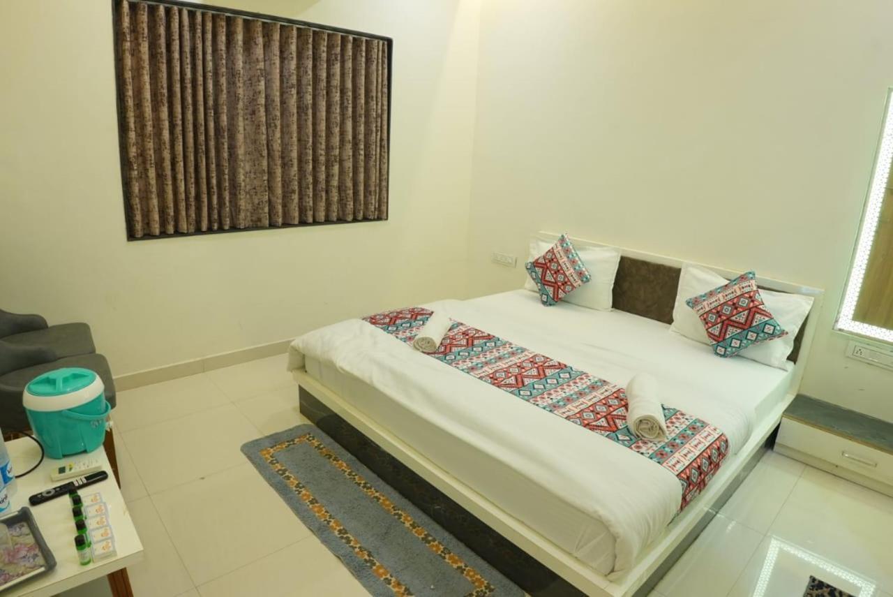 Hotel Ayodhya Virpur Kültér fotó