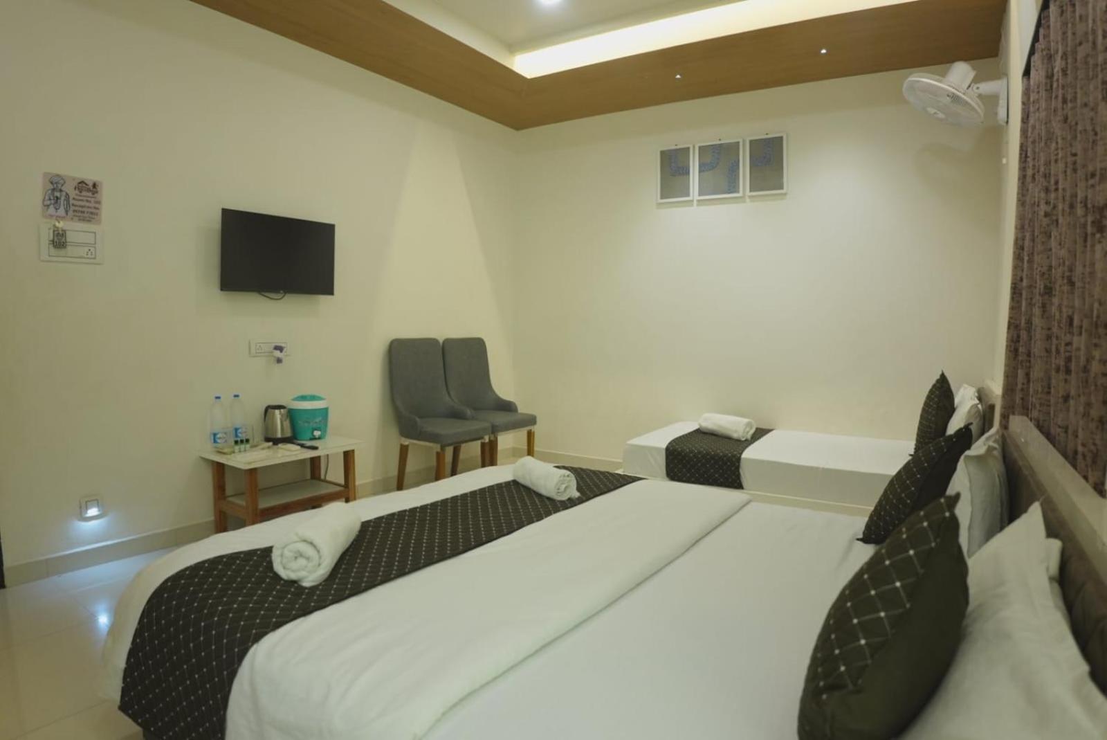 Hotel Ayodhya Virpur Kültér fotó